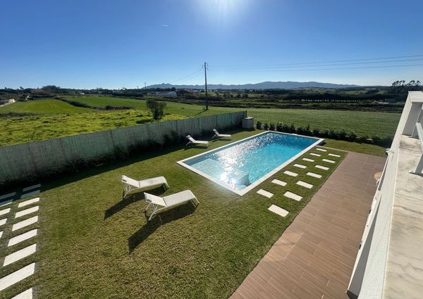 MORADIA T4 PRÓXIMO AO MAGOITO - SINTRA - SÃO JOÃO LAMPAS - CONDOMÍNIO FECHADO E VISTA MAR