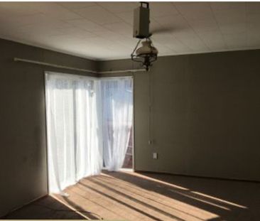 Charming 3BR Home with Garden! - Photo 2