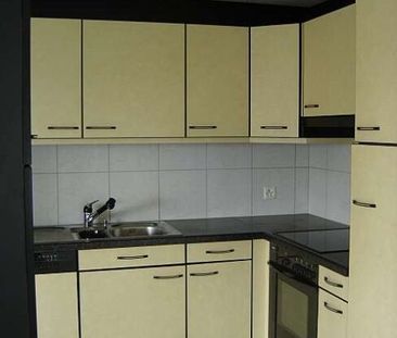 Central location with lake view - Photo 4