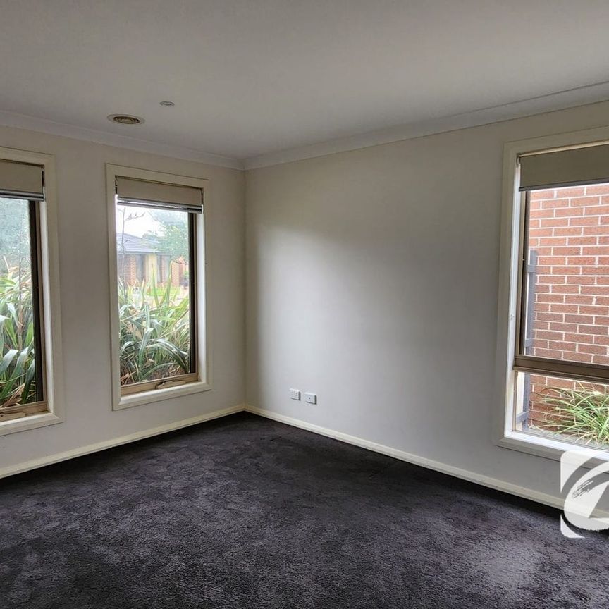 BERWICK WATERS BEAUTY - Photo 1