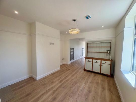 3 bedroom end of terrace house to rent - Photo 1