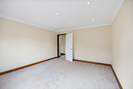 3 bedroom Detached Bungalow to let - Photo 3