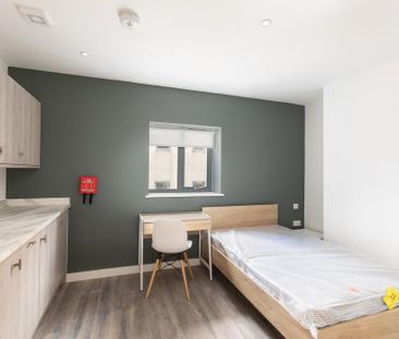 Studio to rent - Photo 1