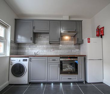 Apt 11, George House - Photo 6