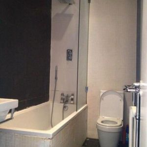 1 bedroom in a flat share to rent - Photo 3