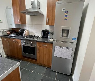 4 bedroom flat share to rent - Photo 4