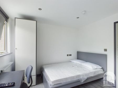 1 bedroom in a house share to rent - Photo 2