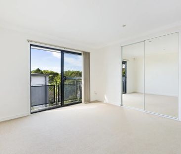 Light Filled Private Townhouse with Leafy Outlook - Photo 2