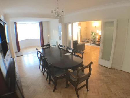 5 bedroom detached house to rent - Photo 2