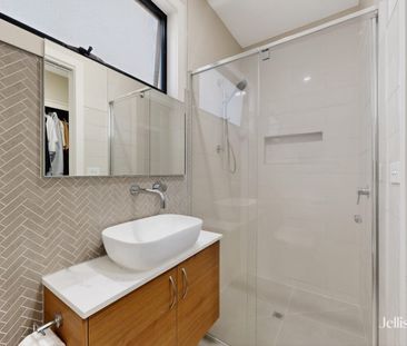 Private, Peaceful & Perfectly Positioned – Stylish Townhouse in Pri... - Photo 3