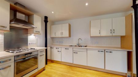 2 bedroom Flat To Let - Photo 3