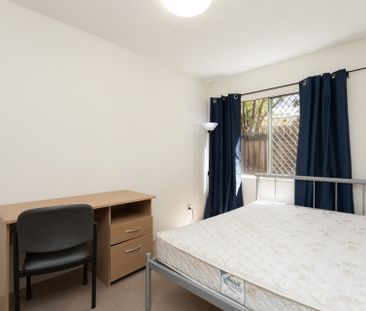 2/113 Sir Fred Schonell Drive, St Lucia, QLD 4067 - Photo 3