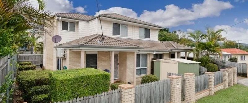 Light-Filled, Low-Maintenance Living in a Quiet Everton Park Location - Photo 1