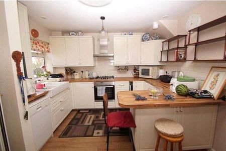 3 bedroom terraced house to rent - Photo 2