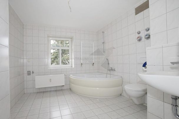 Sanierte 3-Raum-DG-Wohnung mit Garten - Foto 1