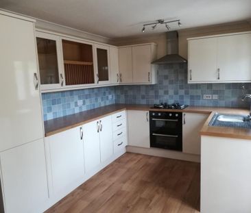 3 bedroom semi-detached house to rent - Photo 6