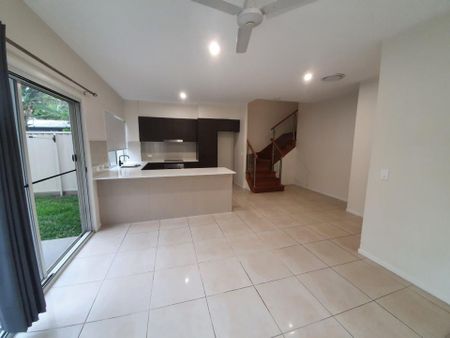 Scarborough Modern Townhouse - Photo 4