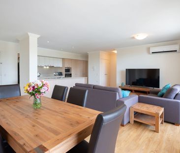 Modern 2-Bedroom Apartment – Resort-Style Living in Varsity Lakes - Photo 1