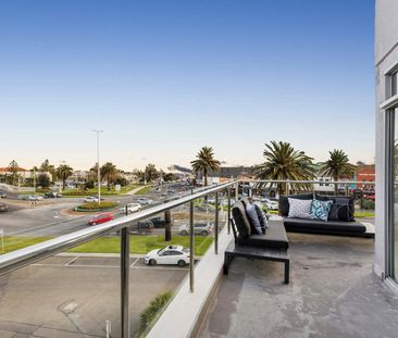 Light-Filled Apartment in Prime Beachside Location - Photo 6