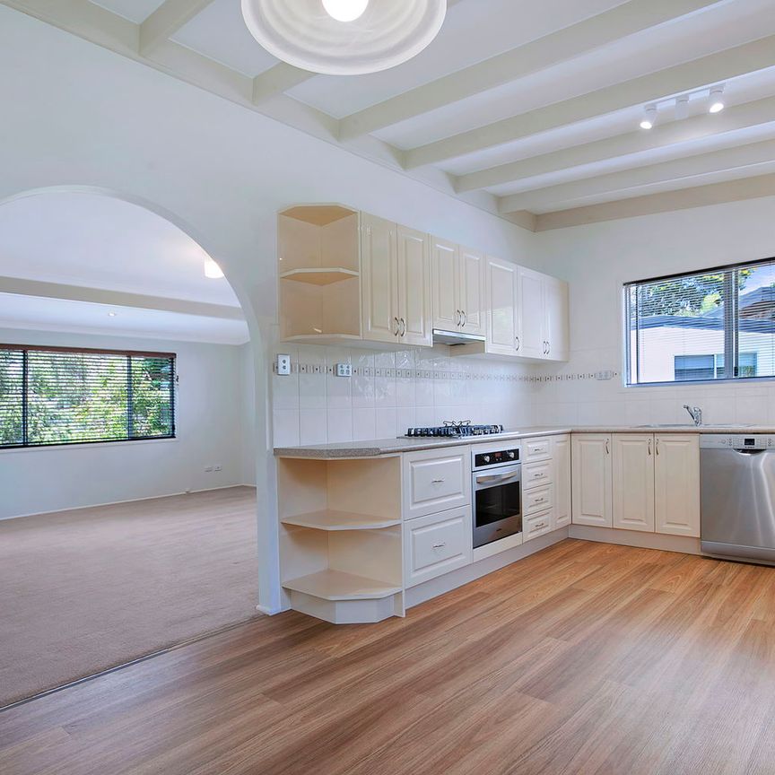 Spacious Renovated 3-Bedroom Home with Air-Con, Huge Storage & Caravan Parking - Photo 1