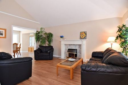 $2450 / 4 BED – 2000FT2 - Photo 3