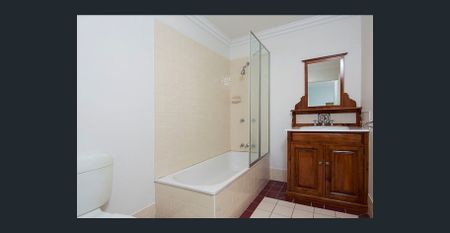 Fantastic Townhouse in a Prime Location! - Photo 4