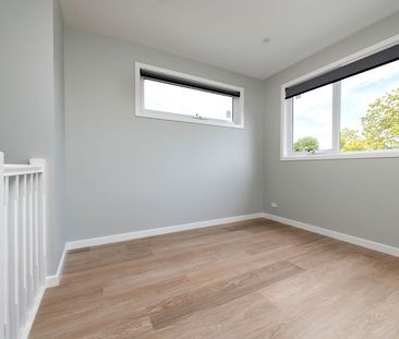 Luxurious townhouse, heart of Blackburn South - Photo 2