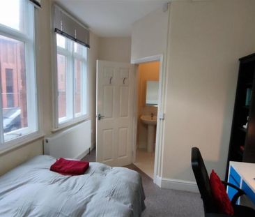 1 bedroom in a house share to rent - Photo 3