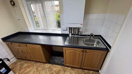 Harlech Gardens, Hounslow, TW5 - Photo 5