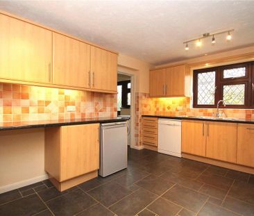 4 bedroom detached house to rent - Photo 3