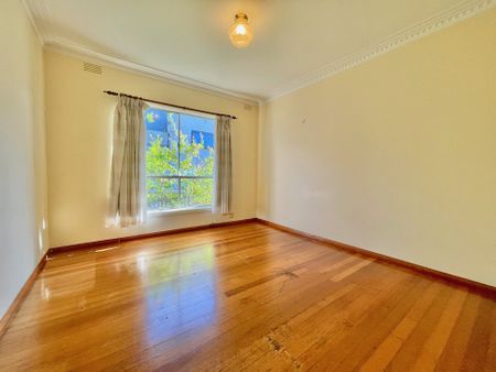 Spacious family home in an exceptional lifestyle location - Photo 5