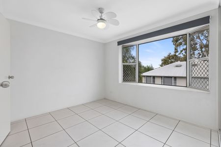 Low maintenance unit in ideal location - Photo 2