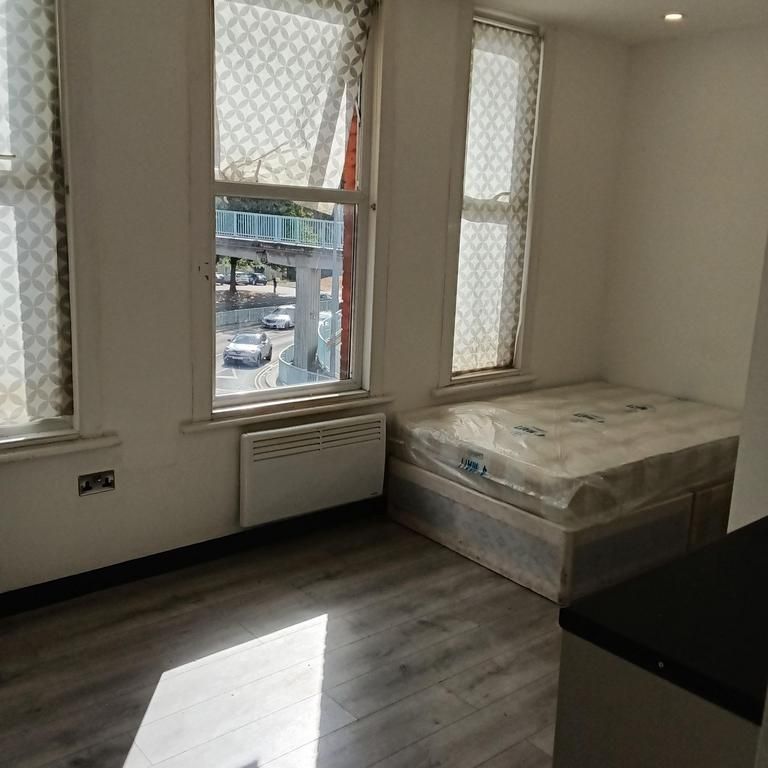 1 bedroom in a house share to rent - Photo 1