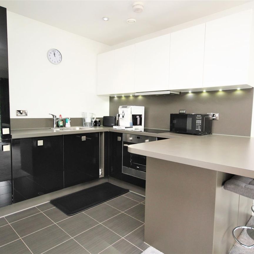 Sierra Road, High Wycombe - Photo 1