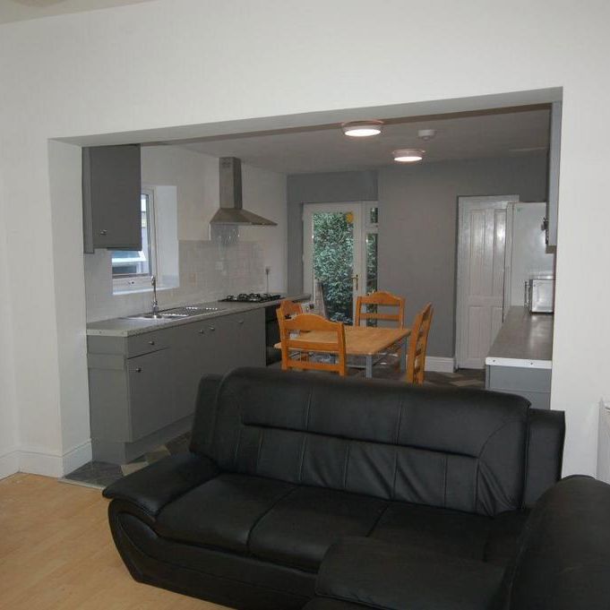 6 bedroom house to rent - Photo 1