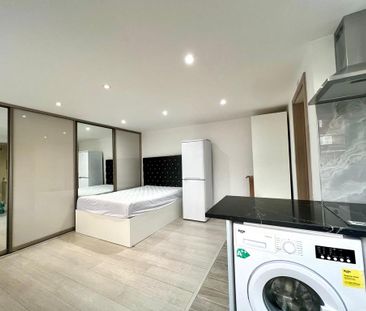 Studio to rent - Photo 2