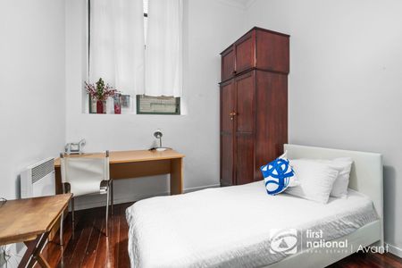 Fully furnished 2 bedroom apartment on Lonsdale Street! - Photo 2
