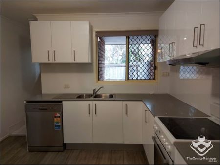 â¢ Lovely Low set 2 bed room townhouse in the heart of Sunnybank hills - Photo 4