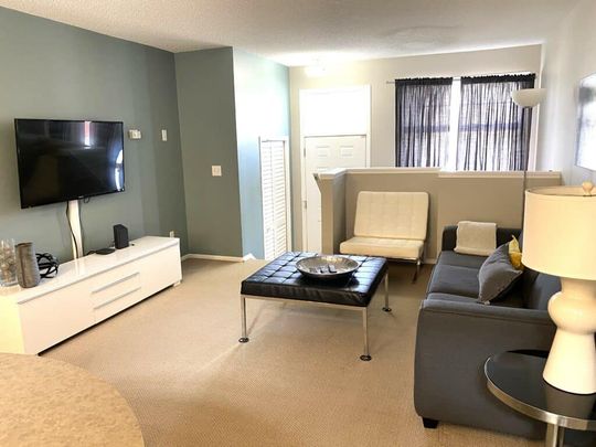 Edmonton Furnished townhouse Rental in Southwest - Townhouse living in Terwillegar! - Photo 1