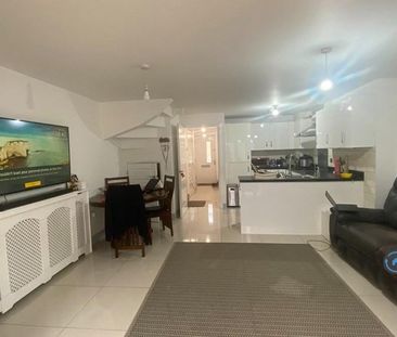 4 bedroom terraced house to rent - Photo 3