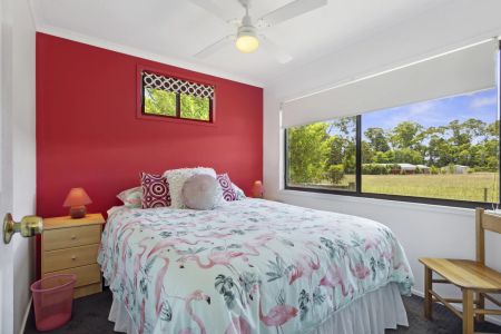 Charming Cottage in the heart of Trentham - Photo 3