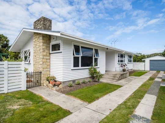 Spacious Family Home - Photo 1