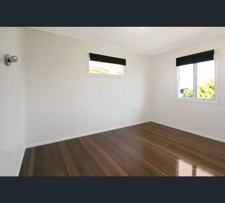 38 Leadale St, Wynnum West, Qld 4178 - Photo 3
