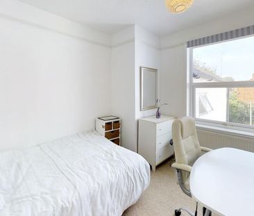 4 bedroom terraced house to rent - Photo 6