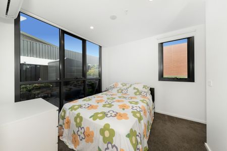 Stunning Two Bedroom Apartment In Prime Location - Photo 2
