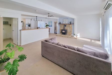 Light and airy country cottage - Photo 3