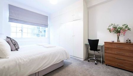 5 bedroom flat with 2 receptions and 2 bathrooms in London, NW8 - Photo 4