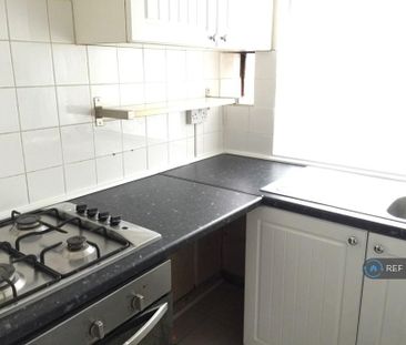 2 bedroom maisonette to rent - Photo 4