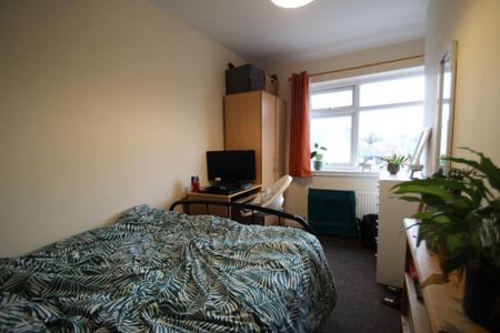 5 bedroom semi-detached house to rent - Photo 4