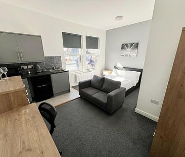 1 bedroom in a house share to rent - Photo 1